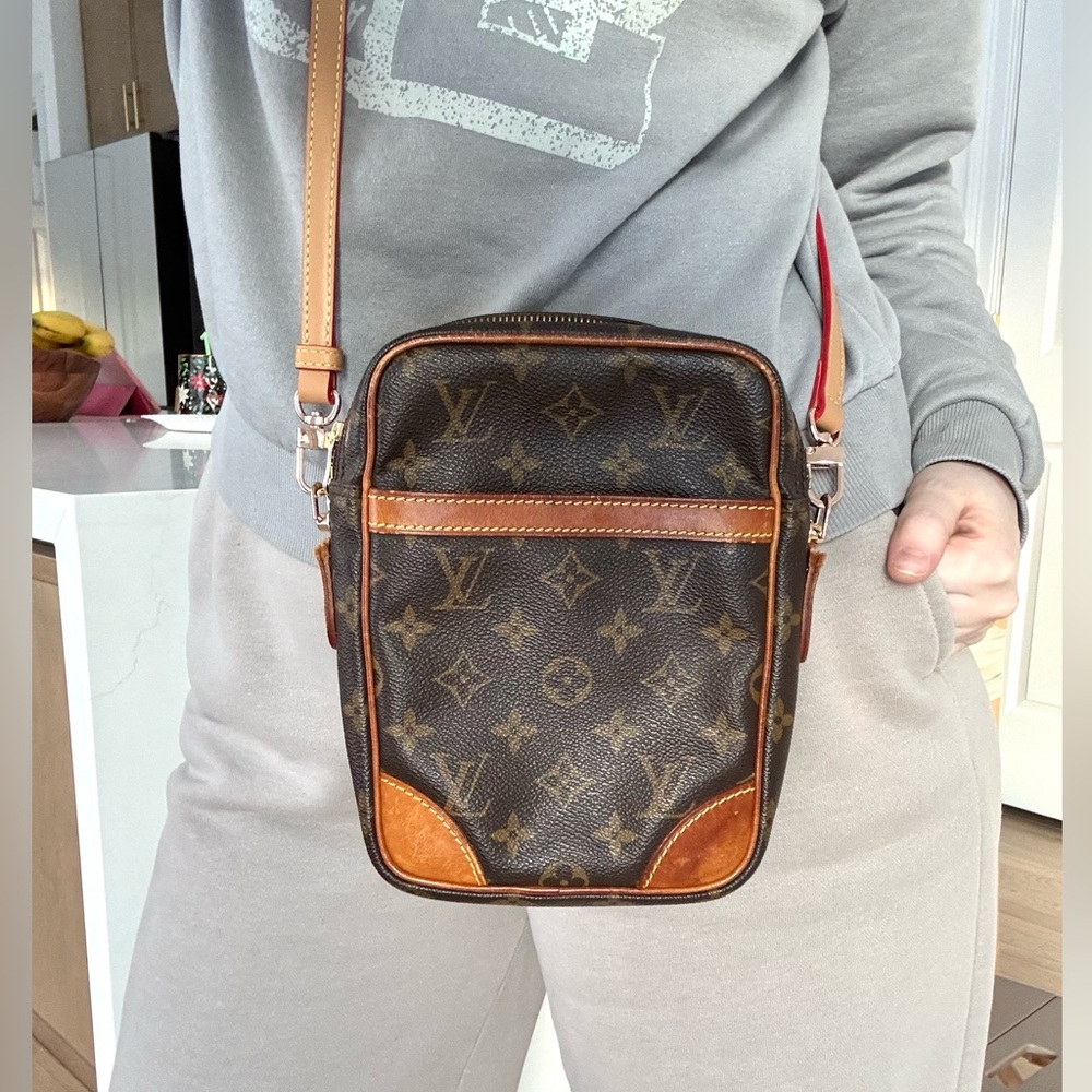✅AUTHENTIC✅LOUIS VUITTON DANUBE CROSSBODY BAG - Picture 3 of 14